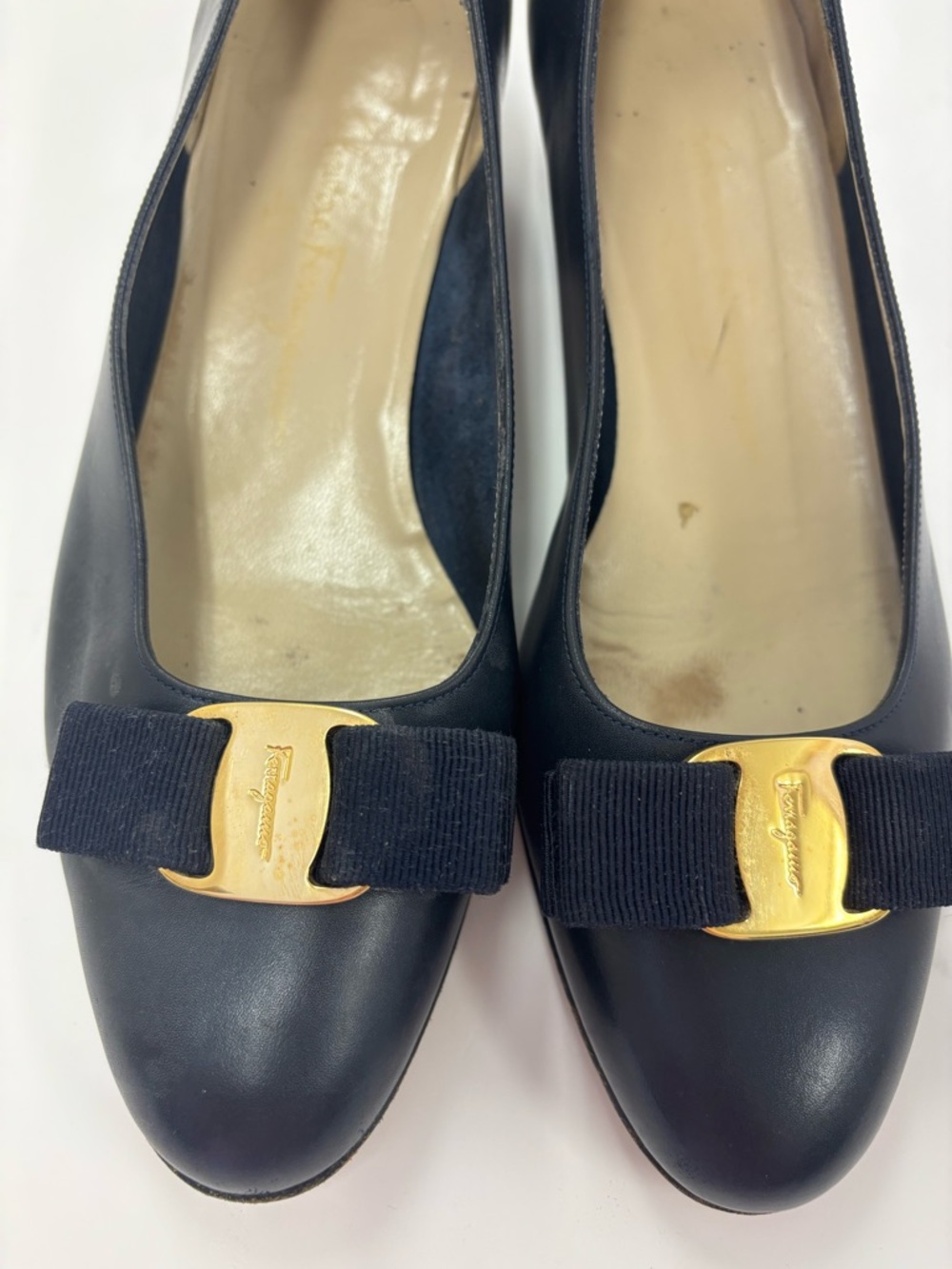 SALVATORE FERRAGAMO PUMP SHOE PREPPY WOMEN SIZE 7 NAVY BLUE - Picture 3 of 6